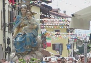 Processione a Tolmezzo con la Madonna del Carmelo